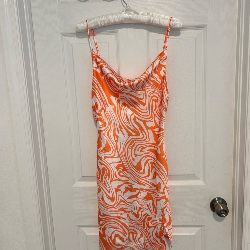 NWT Cotton Candy Vibrant Orange and White Swirl Sun Dress.     Size M